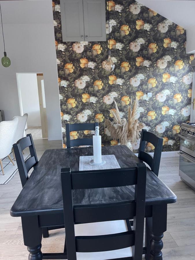 Cosy Apartment With Fire Stove 애슬론 외부 사진
